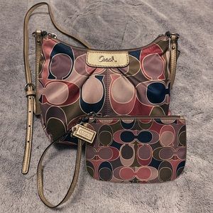 coach purse, barely used, like new. comes with wristlet
